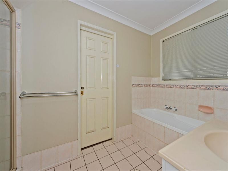 176 Greenacre Drive, Arundel QLD 4214