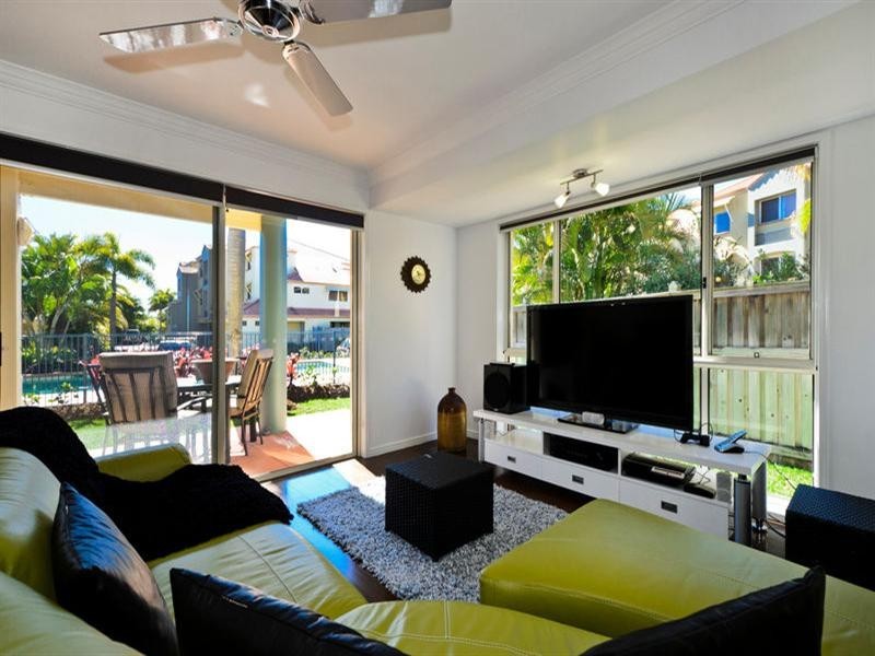 45/82-86 Limetree Parade, Runaway Bay QLD 4216