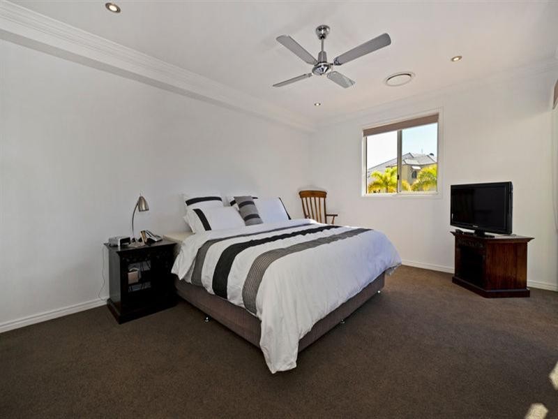 45/82-86 Limetree Parade, Runaway Bay QLD 4216