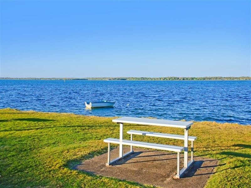 8 Holly Avenue, Hollywell QLD 4216