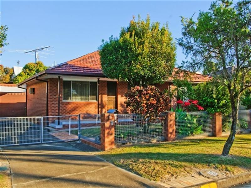 8 Holly Avenue, Hollywell QLD 4216