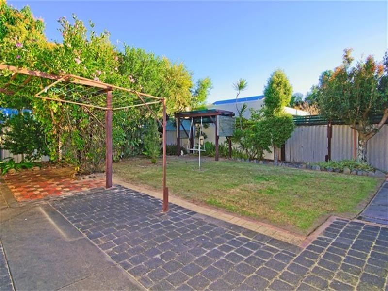 8 Holly Avenue, Hollywell QLD 4216