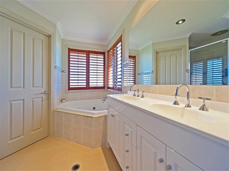 21 Oyster Cove Promenade, Hope Island QLD 4212