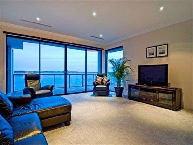 41 King Arthurs Court, Sovereign Islands QLD 4216