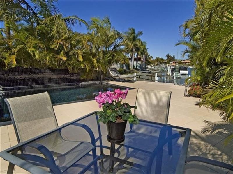 10 Hume Parade, Paradise Point QLD 4216