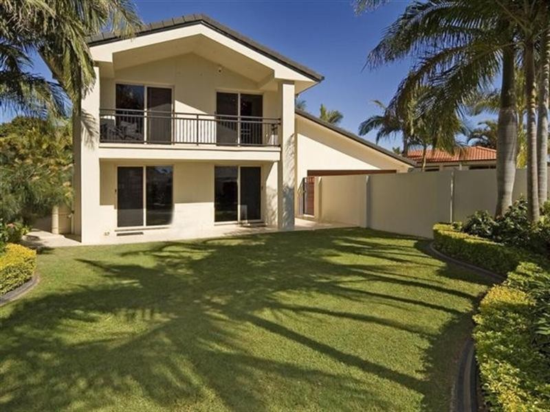 10 Hume Parade, Paradise Point QLD 4216