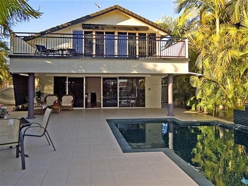 10 Hume Parade, Paradise Point QLD 4216