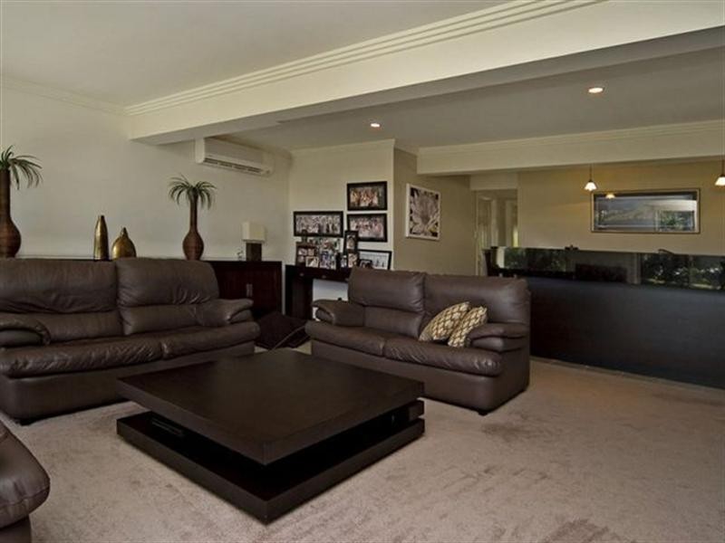 10 Hume Parade, Paradise Point QLD 4216