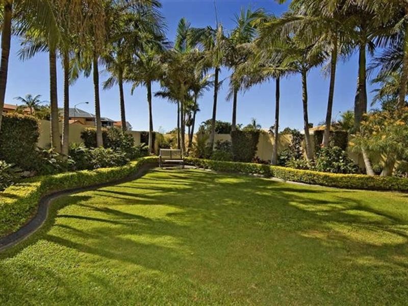 10 Hume Parade, Paradise Point QLD 4216