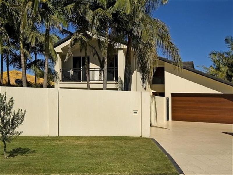 10 Hume Parade, Paradise Point QLD 4216