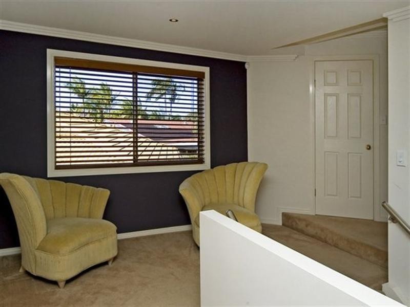 10 Hume Parade, Paradise Point QLD 4216