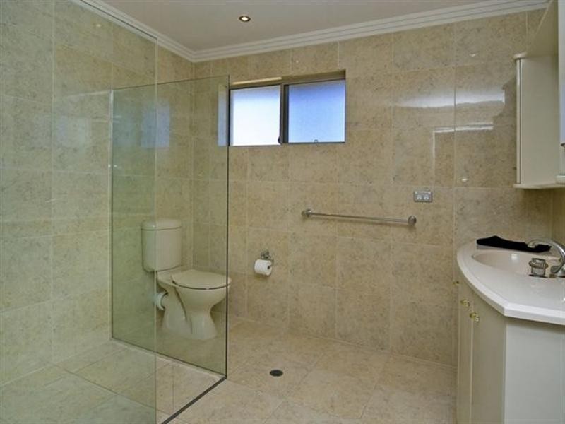 10 Hume Parade, Paradise Point QLD 4216