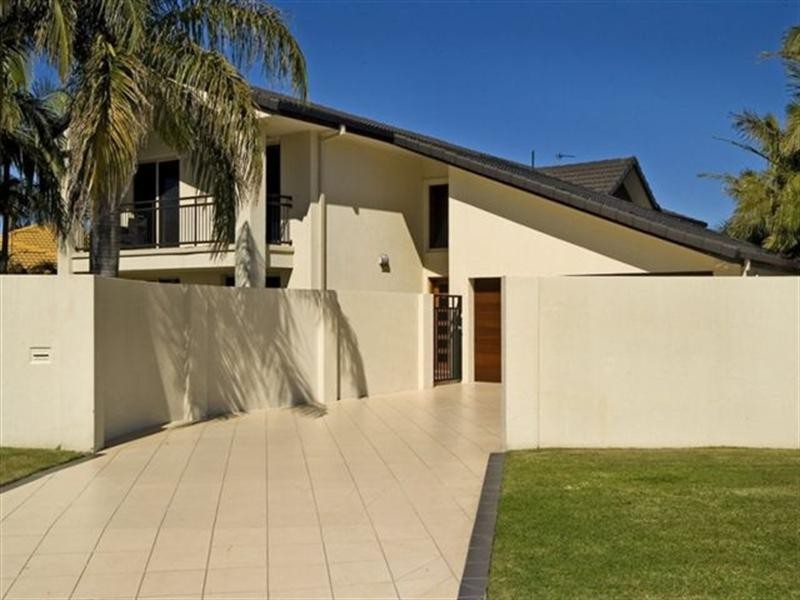 10 Hume Parade, Paradise Point QLD 4216