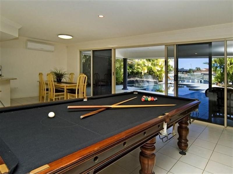 10 Hume Parade, Paradise Point QLD 4216