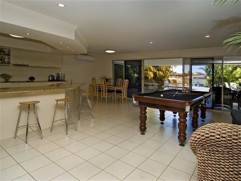 10 Hume Parade, Paradise Point QLD 4216