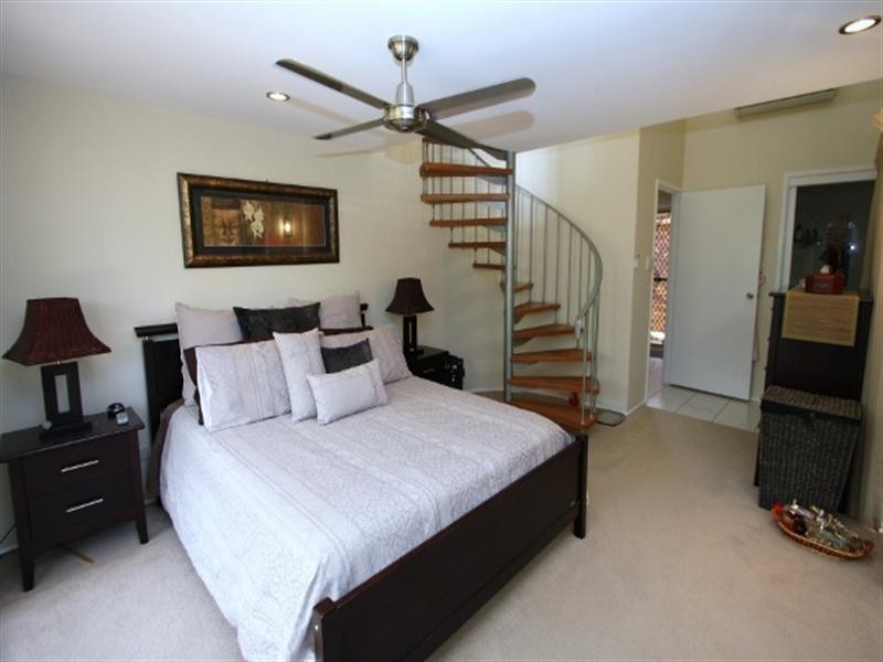 15 Midnight Court, Runaway Bay QLD 4216