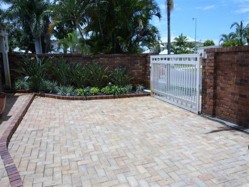 15 Midnight Court, Runaway Bay QLD 4216