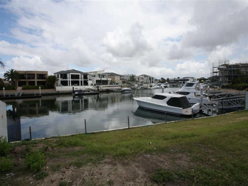 Sovereign Islands QLD 4216