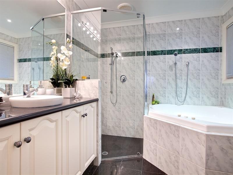 16 O’Grady Drive, Paradise Point QLD 4216