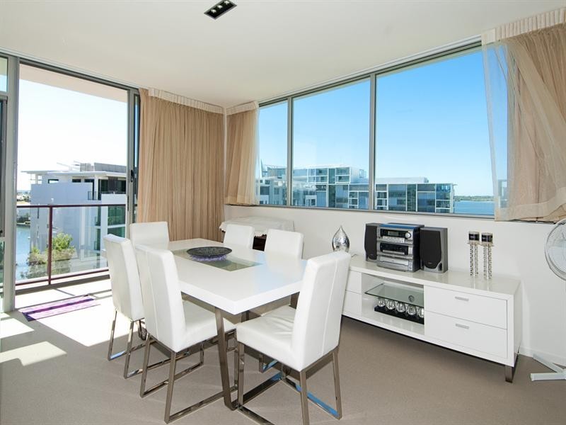 30601 Ephraim Island, Paradise Point QLD 4216