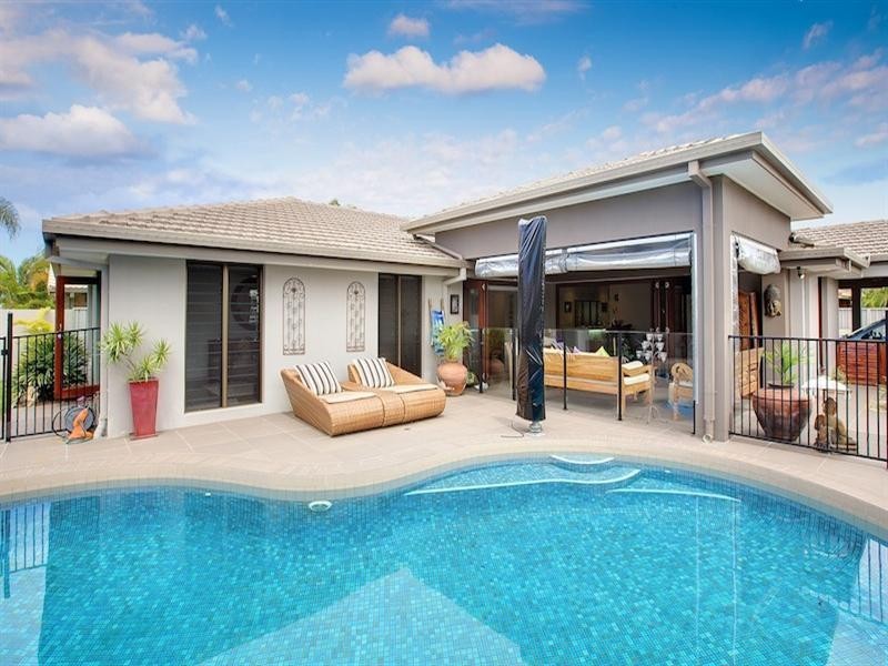 20 Tradewinds Avenue, Paradise Point QLD 4216