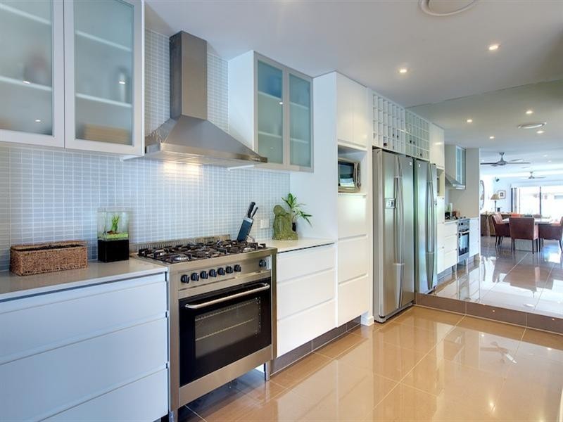 20 Tradewinds Avenue, Paradise Point QLD 4216