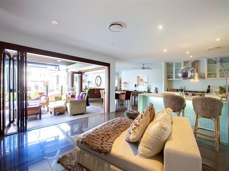 20 Tradewinds Avenue, Paradise Point QLD 4216