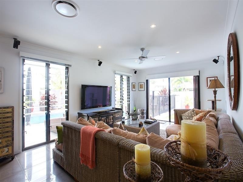 20 Tradewinds Avenue, Paradise Point QLD 4216