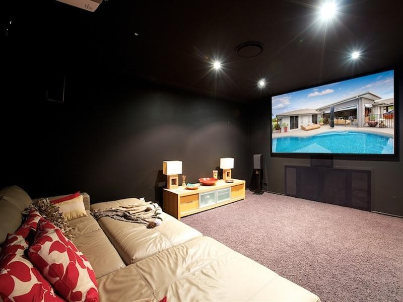 20 Tradewinds Avenue, Paradise Point QLD 4216