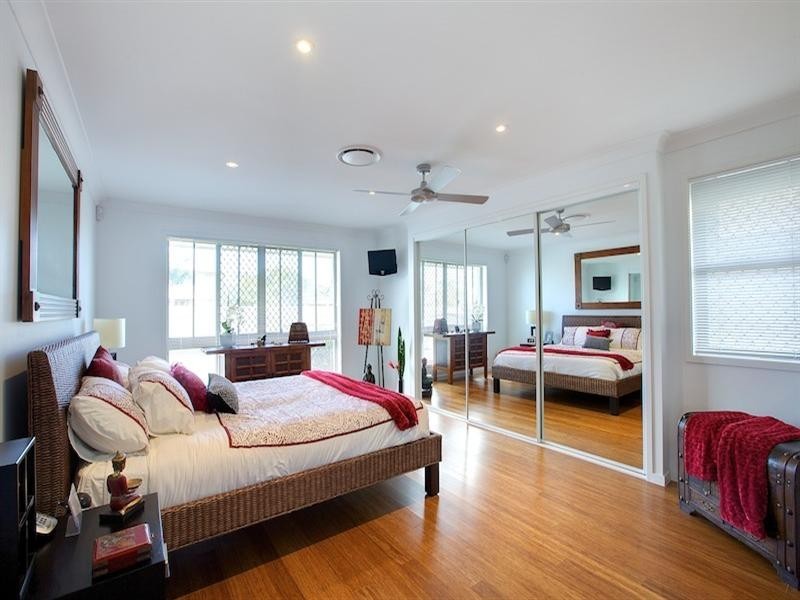 20 Tradewinds Avenue, Paradise Point QLD 4216