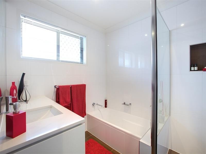 20 Tradewinds Avenue, Paradise Point QLD 4216