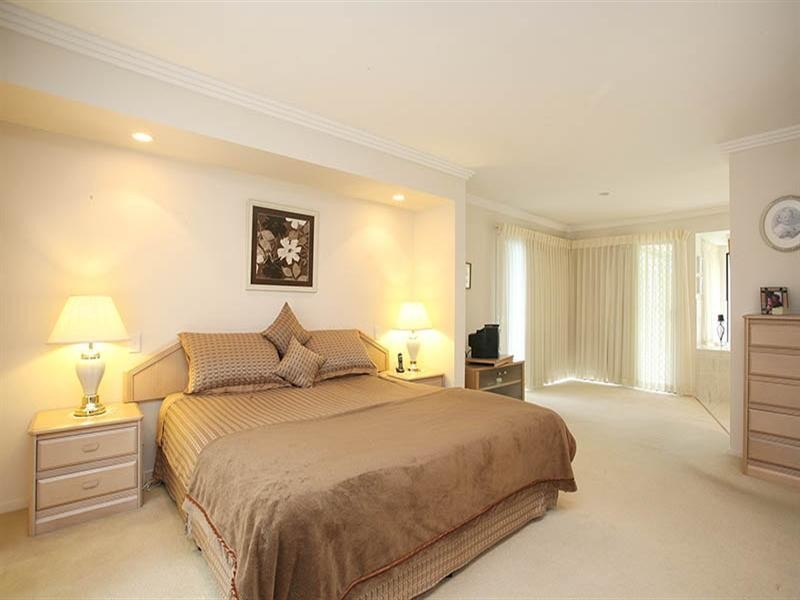 6 Belltop Court, Helensvale QLD 4212