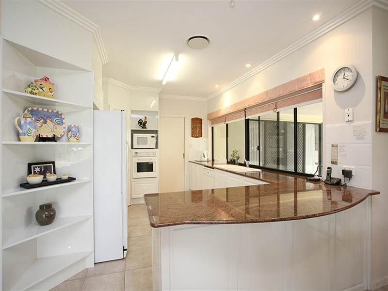 6 Belltop Court, Helensvale QLD 4212