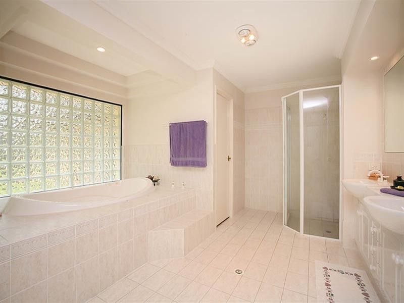 6 Belltop Court, Helensvale QLD 4212