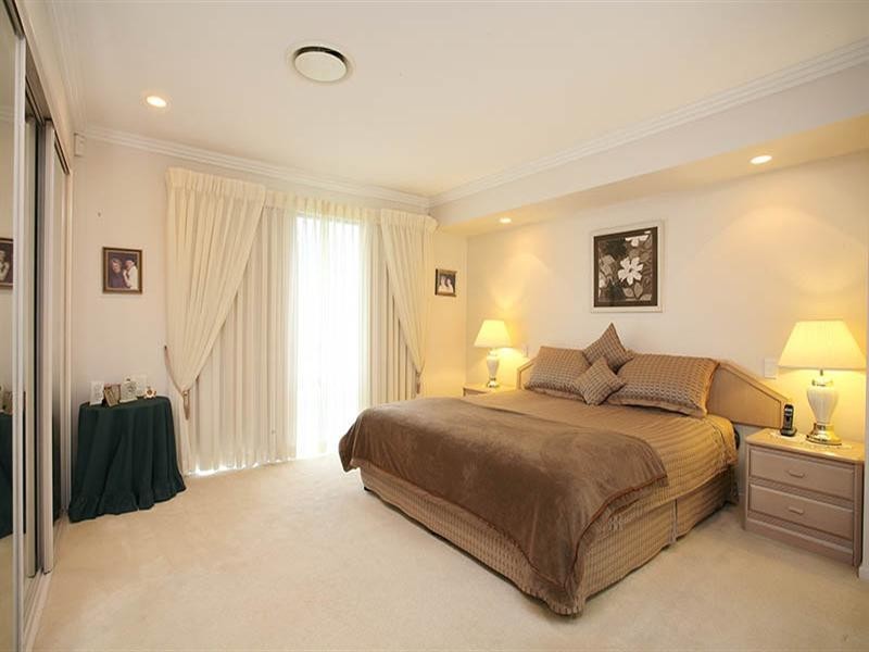 6 Belltop Court, Helensvale QLD 4212