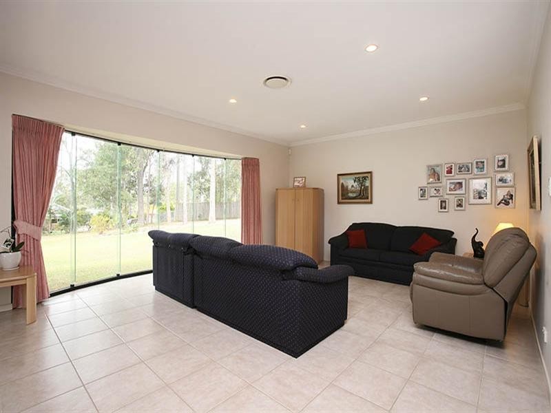6 Belltop Court, Helensvale QLD 4212