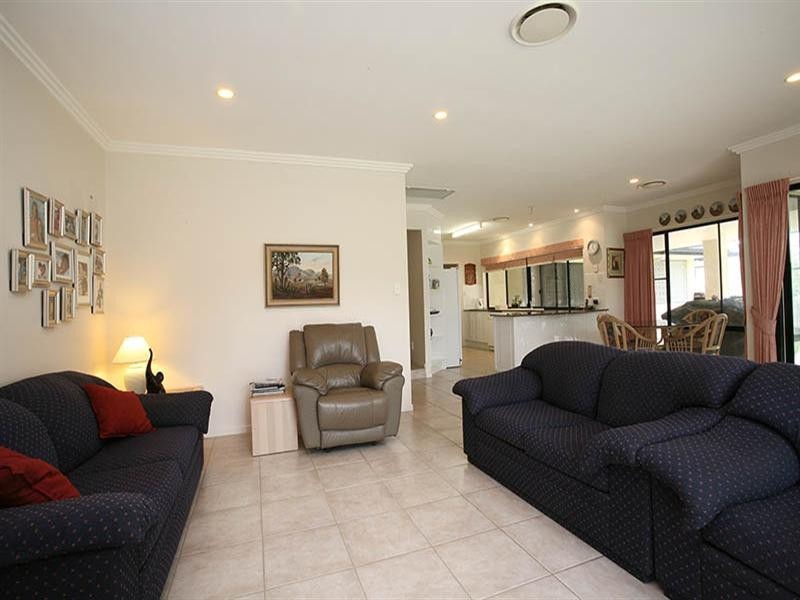 6 Belltop Court, Helensvale QLD 4212