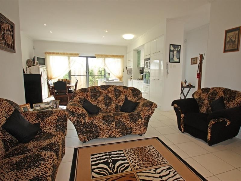 27/1 Manacor Place, Coombabah QLD 4216