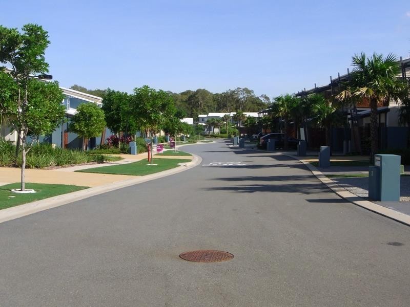 27/1 Manacor Place, Coombabah QLD 4216