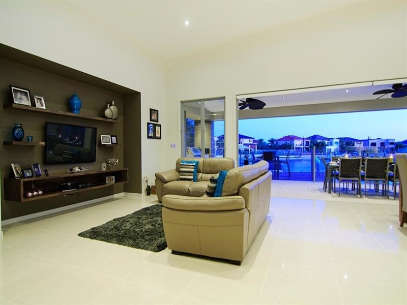 Sovereign Islands QLD 4216