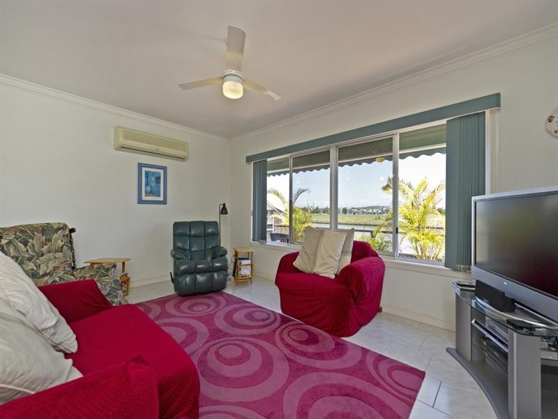 34 Anchorage Way, Biggera Waters QLD 4216
