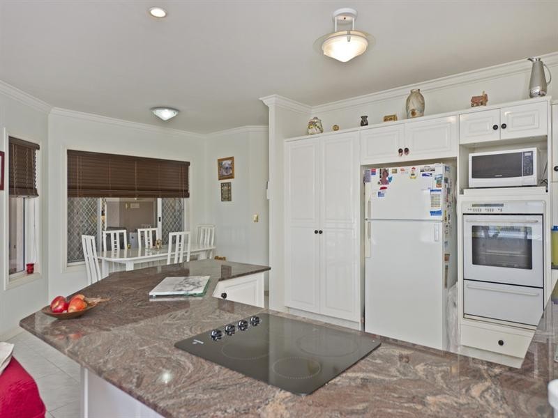 34 Anchorage Way, Biggera Waters QLD 4216