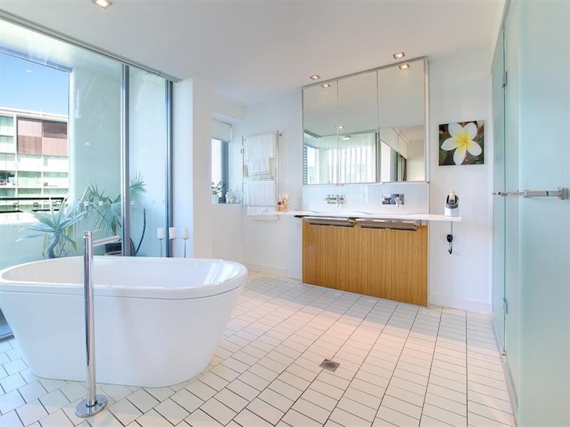 6403 Ephraim Island, Paradise Point QLD 4216