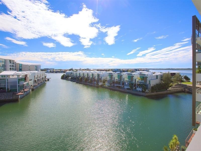 6403 Ephraim Island, Paradise Point QLD 4216