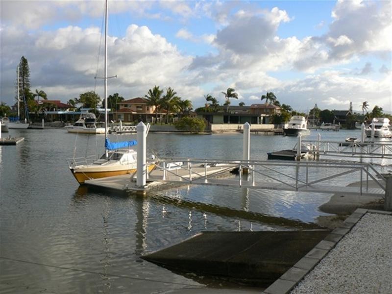 16 Dobell Avenue, Paradise Point QLD 4216