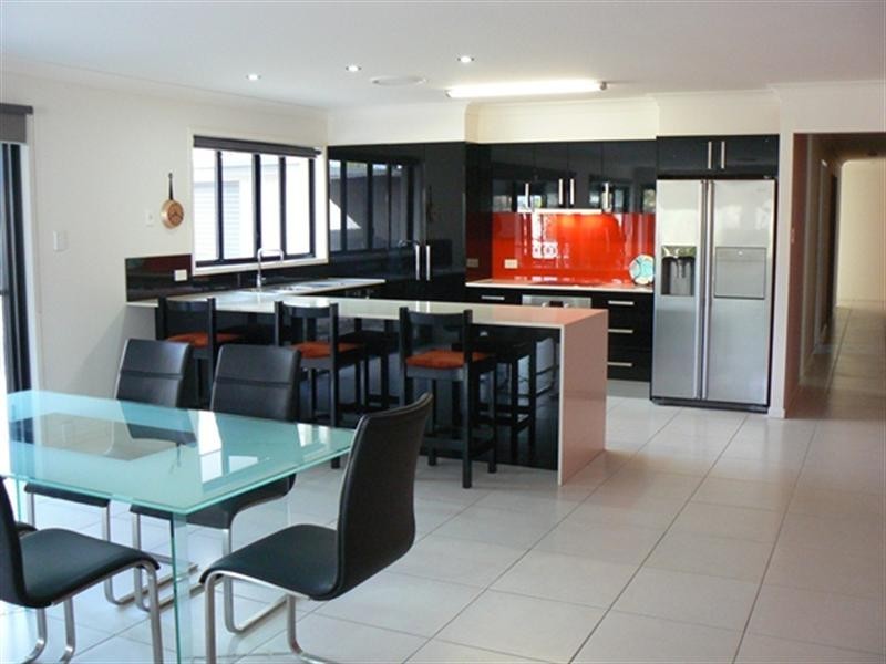 16 Dobell Avenue, Paradise Point QLD 4216