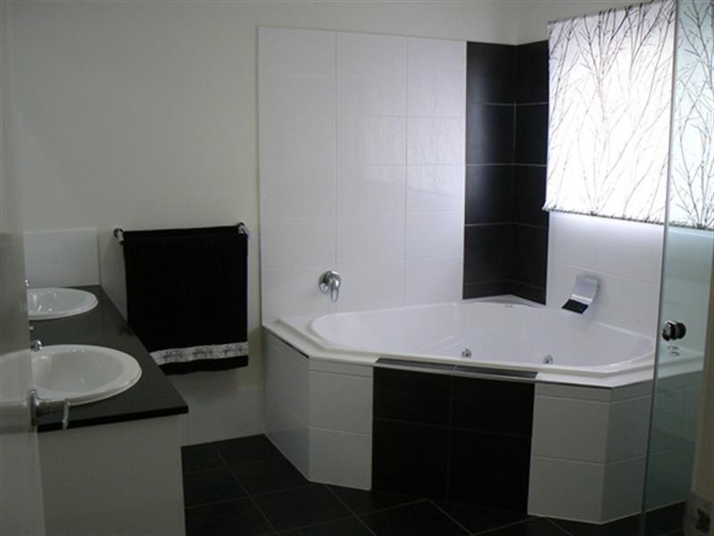 16 Dobell Avenue, Paradise Point QLD 4216