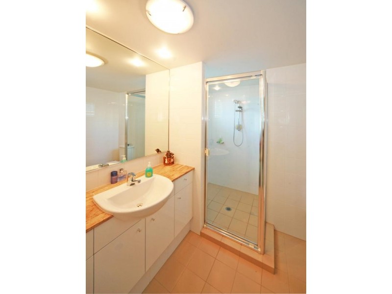 60/326 Marine Parade, Labrador QLD 4215