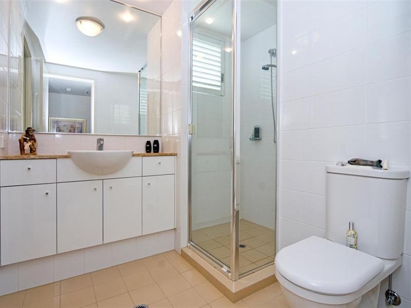 60/326 Marine Parade, Labrador QLD 4215