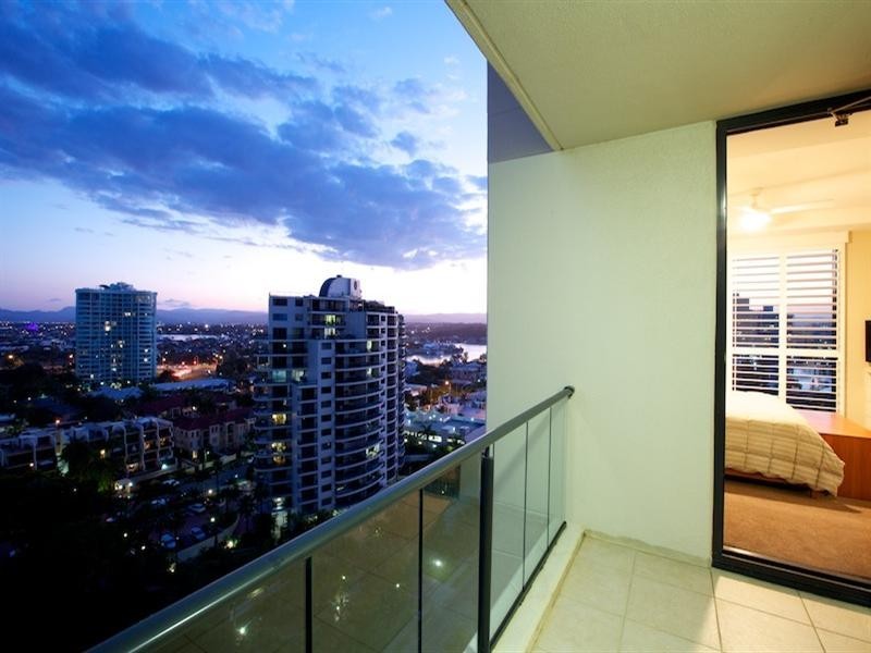 26/11 Peak Avenue, Main Beach QLD 4217